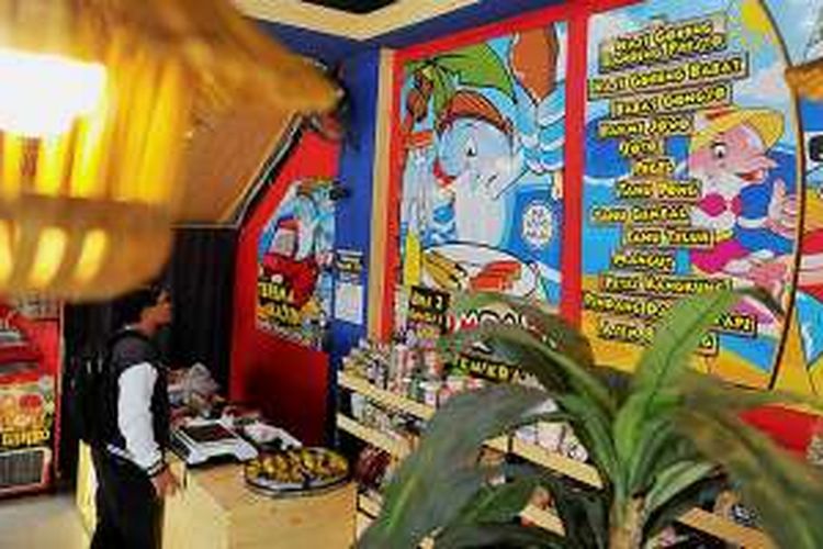 Restoran Lumba-lumba di kawasan Kota Tua, Jakarta Barat, merupakan salah satu restoran di Jakarta yang menawarkan menu dan oleh-oleh khas Semarang.