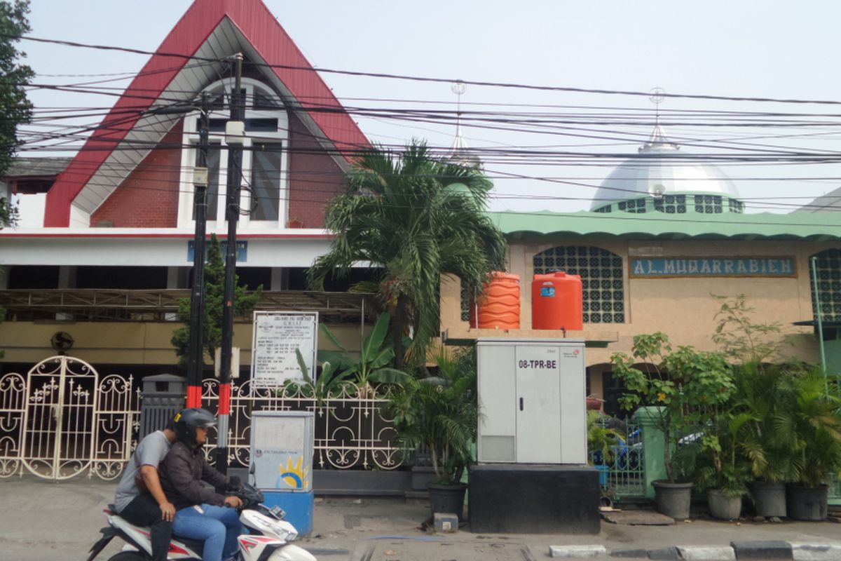 Gereja GMIST Mahanaim dan Masjid Al Muqarrabian di Jakarta Utara, Senin (5/6/2017)