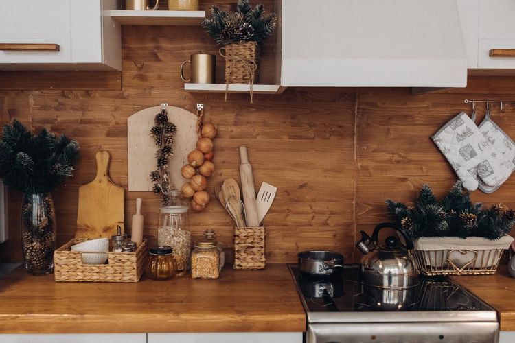 Ilustrasi dapur, dinding dapur dengan nuansa kayu. 