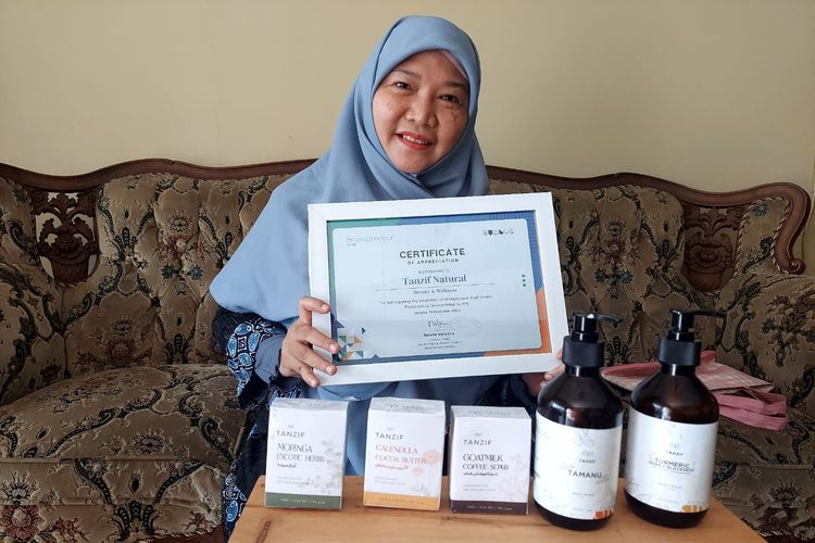 Rully Mustakimah pemilik CV Berkah Bersama Tanzif yang memproduksi sabun herbal ramah lingkungan dengan brand Tanzif