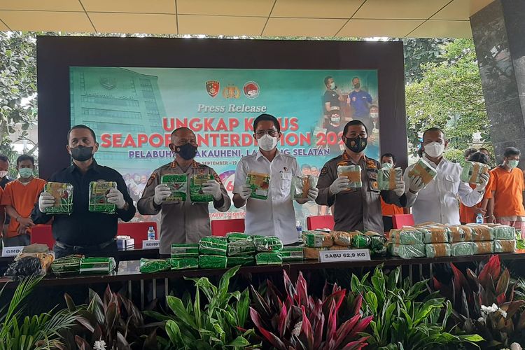 Konferensi pers pengungkapan empat kasus peredaran narkoba di Pelabuhan Bakauheni, Lampung Selatan, di Bareskrim Polri, Jakarta, Kamis (21/10/2021).