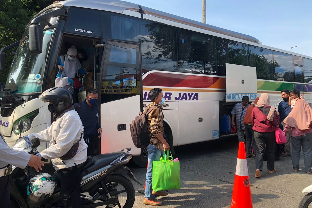 Pergerakan penumpang bus antarkota antarprovinsi (AKAP) paska Lebaran belum terjadi secara signifikan di Terminal Kalideres, Jakarta Barat, pada Kamis (5/5/2022)