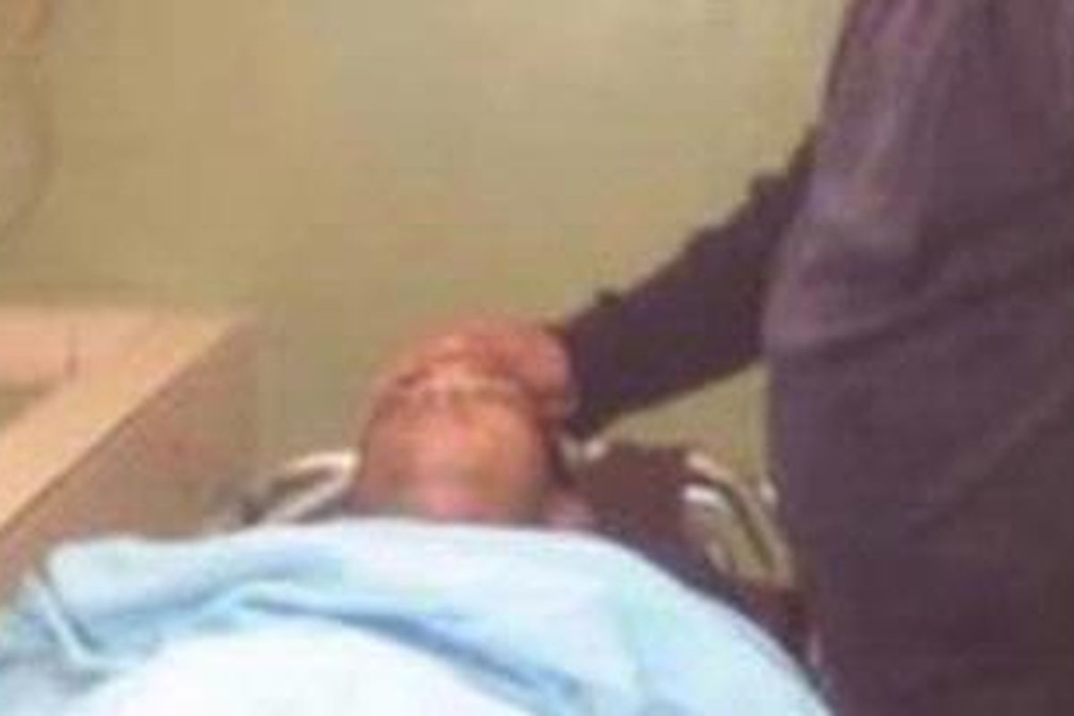 Jenazah putra Gubernur Sulawesi Selatan Syahrul Yasin Limpo, Rindra Sujiwa Putra Syahrul YL (19) yang meninggal, Senin (31/1/2011). Rindra adalah mahasiswa STPDN.