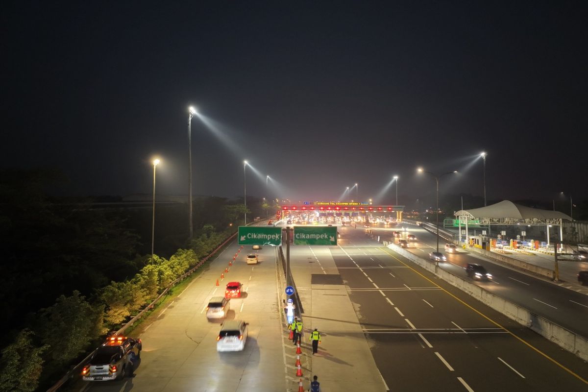 Penerapan rekayasa lalin di Tol Jakarta-Cikampek terbaru sejak pukul 18.05 WIB.