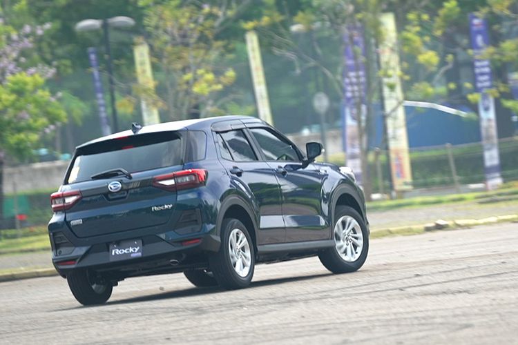 Test drive Daihatsu Rocky e-Smart Hybrid