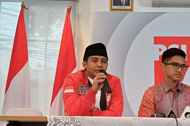 Sekretaris Jenderal (Sekjen) Partai Solidaritas Indonesia (PSI) Raja Juli Antoni di DPP PSI, Jakarta, Jumat (24/11/2023).
