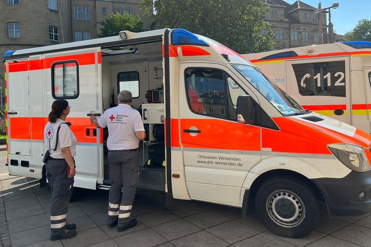 Mobil medis di Kota Stuttgart yang siap difungsikan untuk mendukung penyelenggaraan Euro 2024. Stuttgart menjadi salah satu kota tuan rumah Piala Eropa 2024.