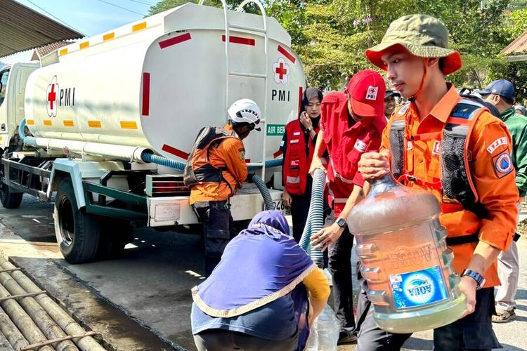 Perjuangan Warga Arjasari Berburu Air Bersih di Tengah Kemarau, BPBD Kabupaten Bandung Pasok 15 Ribu Liter