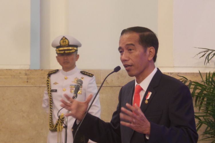 Presiden Joko Widodo saat berpidato di acara pembukaan Rapat Koordinasi Nasional Pengawasan Internal Pemerintah Tahun 2017 di Istana Negara, Kamis (18/5/2017).