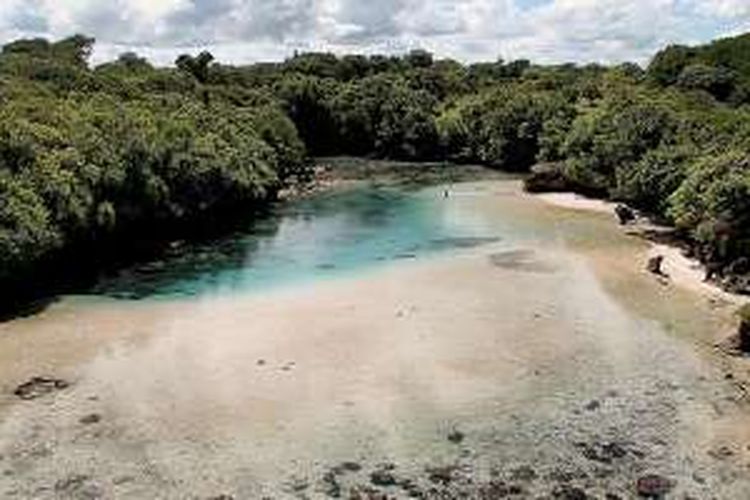 Panorama Danau Weekuri di Sumba Barat Daya, Nusa Tenggara Timur, Minggu (14/2/2016).