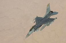 F-16 Tabrak Gudang di California, Pilot Berhasil Selamat