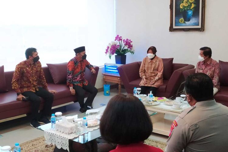 Mensos Tri Rismaharini bersama Forkopimda Bangka Belitung, Jumat (17/12/2021).