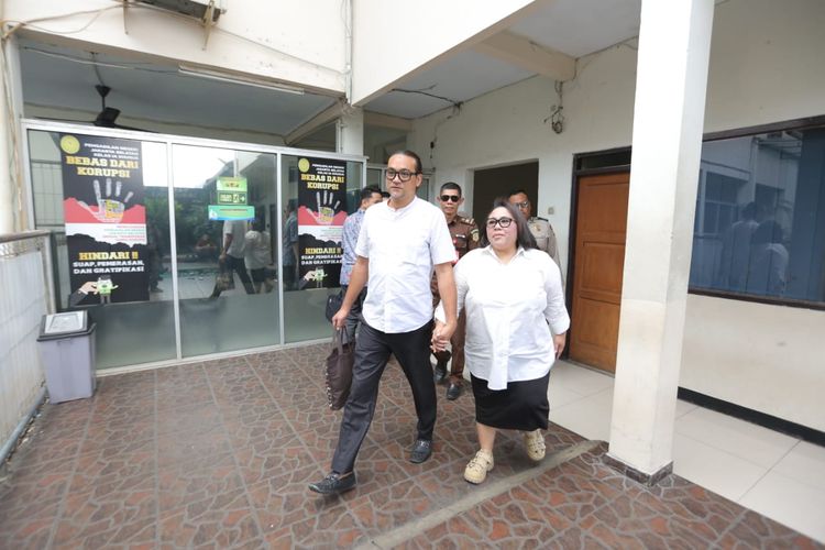 Nunung dan July Jan Sambiran tiba di Pengadilan Negeri Jakarta Selatan, Cilandak, Rabu (27/11/2019).