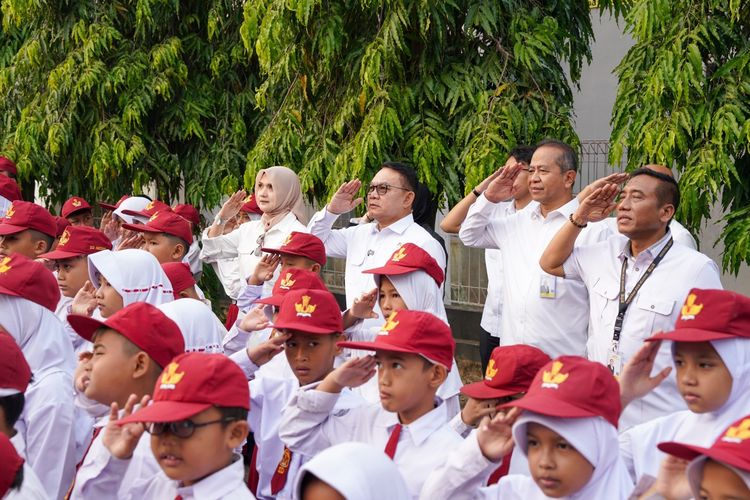 Saat KSP Dudung Ikuti Upacara Bendera Bersama Siswa SDN 3 Ciseureuh