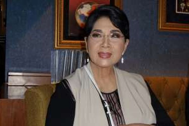 Artis musik Titiek Puspa saat diabadikan dalam jumpa pers Anugerah Musik Indonesia (AMI) Awards 2016 di Hard Rock Cafe, SCBD, Jakarta Selatan, Rabu (22/6/2016).