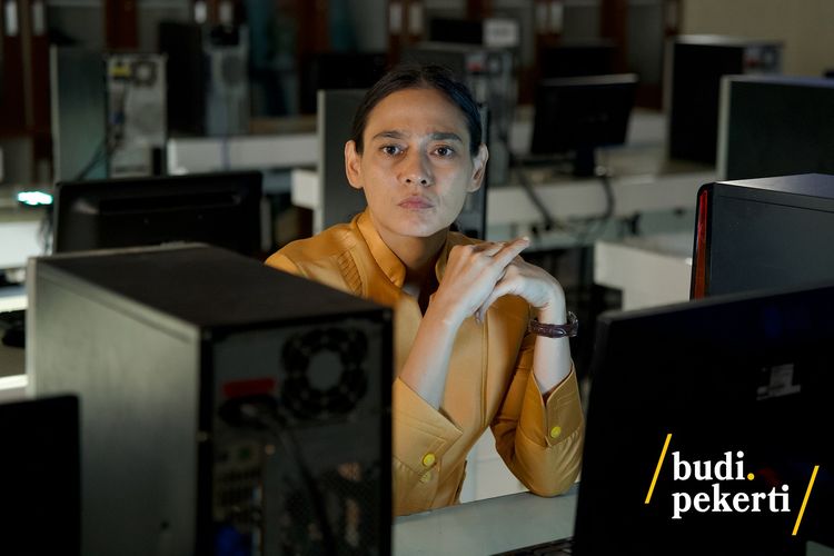 Aktris Sha Ine Febriyanti dalam film Budi Pekerti karya sutradara Wregas Bhanuteja.