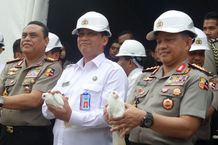 Kapolri Jenderal Pol Tito Karnavian, Wakapolri Komjen Pol Syafruddin, dan Kepala BNN Budi Waseso saat groundbreaking gedung Bareskrim Polri di kompleks Mabes Polri, Jakarta, Kamis (20/4/2017). 