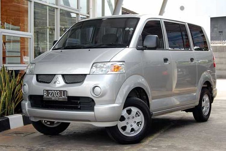 Ilustrasi Mitsubishi Maven