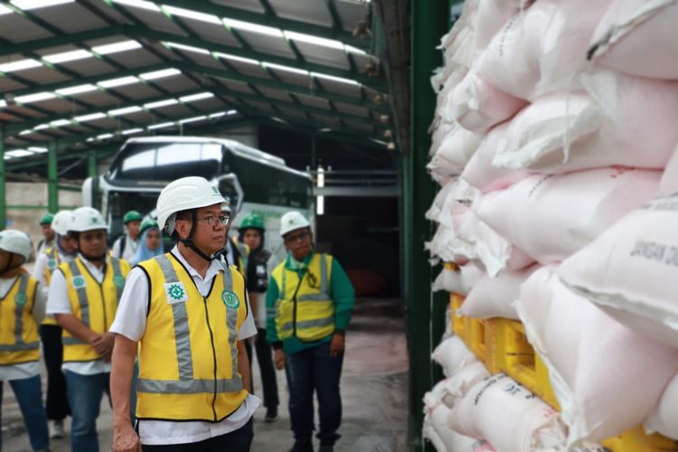 Prabowo Pangkas Harga 20 Persen di Tengah Krisis Pupuk Dunia