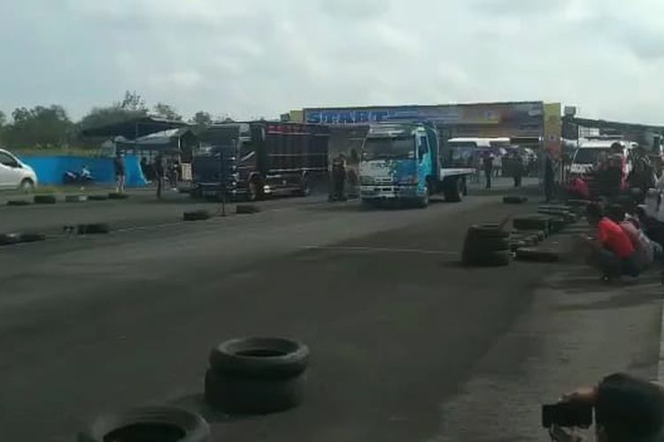 Drag race untuk truk yang digelar oleh VSC Yogyakarta