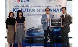 Program Kejutan Simpanan 2.0 Selesai, UOB Indonesia Serahkan Hadiah Mobil Listrik Tesla kepada Pemenang 