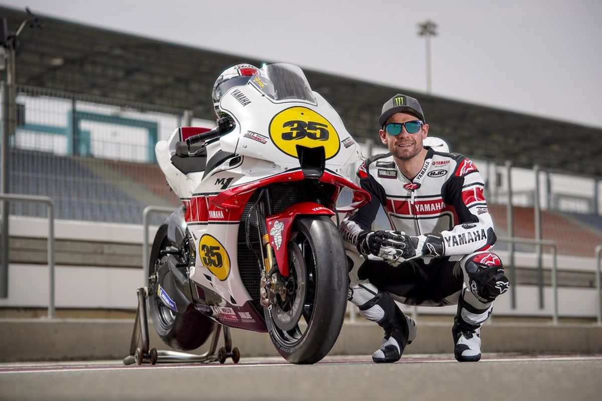 Yamaha YZR-M1 dengan livery legendaris paduan warna merah-putih dan motif speedblock 