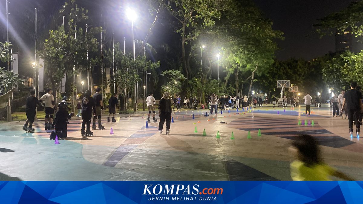 "Jalan-jalan dengan Sepatu Rodaku" di Taman Menteng...