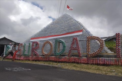 Piramida 4 Meter Ini Dibuat dari Sampah Botol Plastik Pendaki Merbabu...