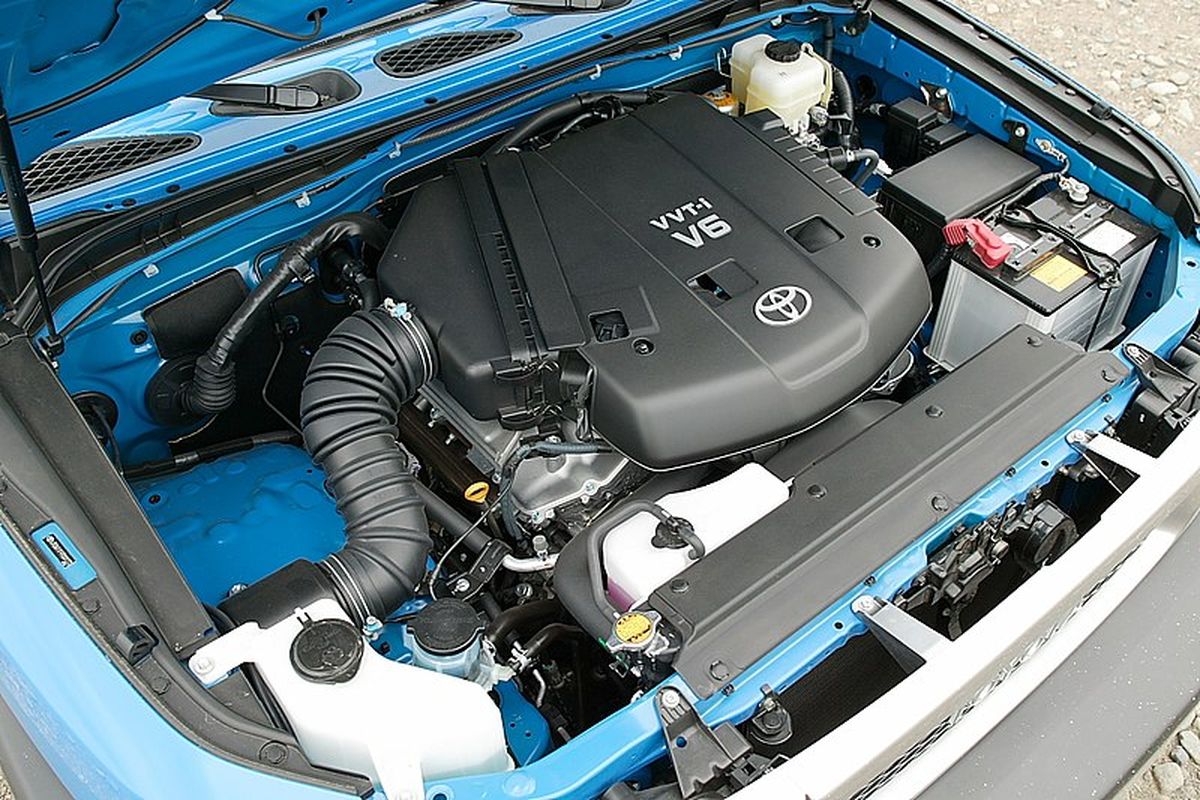 Ilustrasi mesin bensin berkapasitas besar V6 4.000 cc yang dimiliki Toyota