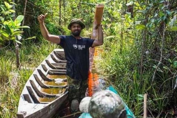 Kemampuan Mustafa memanggil orang utan membuat dia dikenal sebagai pawang orang utan liar Rawa Singkil.