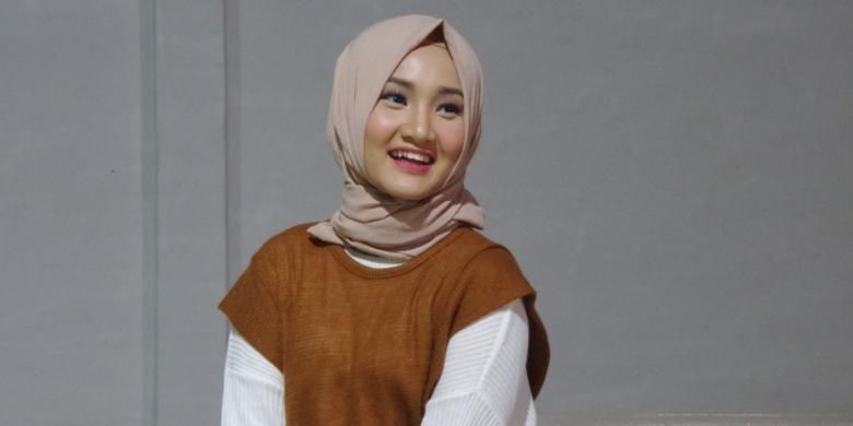 Fatin Shidqia saat shooting video klip Salahkah Aku Terlalu Mencintaimu di Studio 14, Jalan H Kelik, Jakarta Barat, Jumat (30/9/2016).
