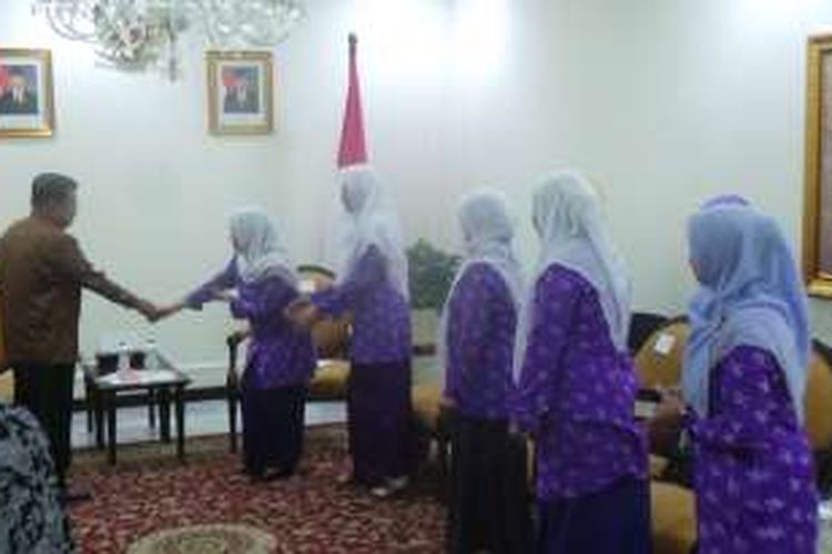 Pengurus Pusat Wanita Islam menemui Wakil Presiden Jusuf Kalla di Kantor Wakil Presiden, Jakarta, Kamis (3/11/2016).