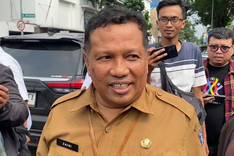 Kepala Satpol PP Surabaya Achmad Zaini, Selasa (24/6/2025).