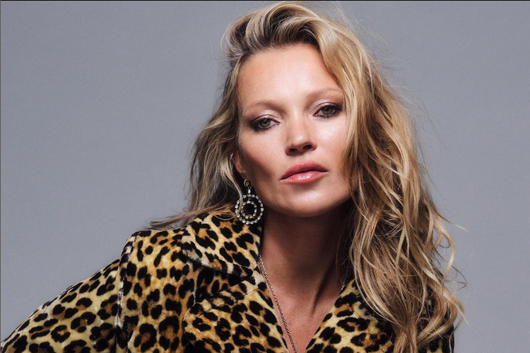 Kate Moss kembali aktif di dunia modelling dengan membintangi sejumlah produk ternama kelas dunia