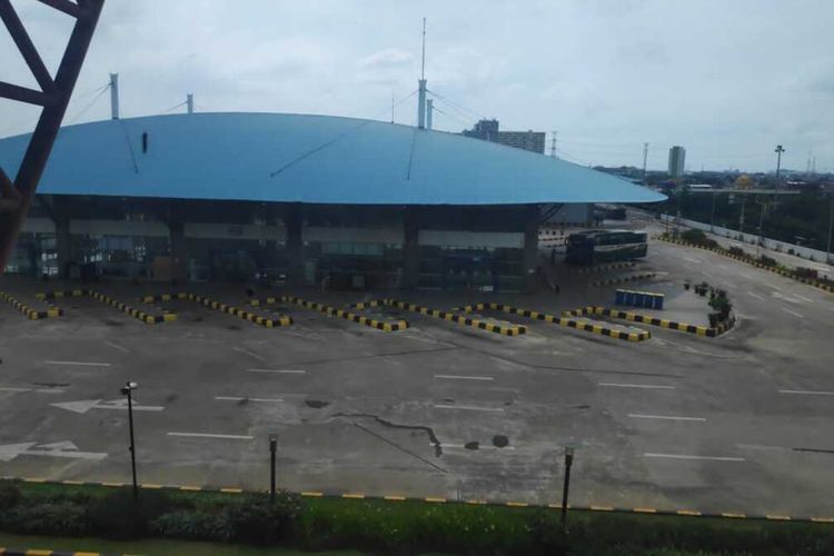 Kondisi suasana di Terminal Terpadu Pulo Gebang, Jakarta Timur, Senin (11/5/2020).