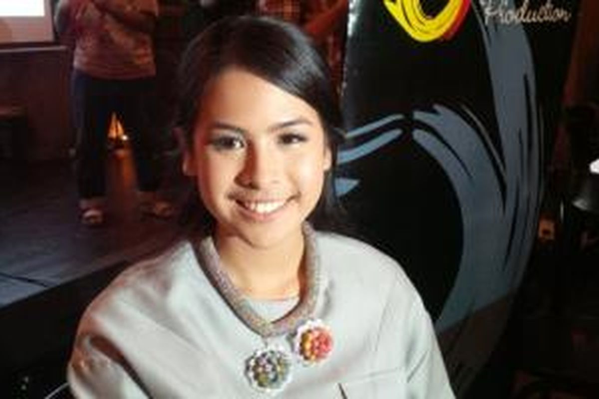 Maudy Ayunda diabadikan dalam acara syukuran pencapaian multi platinum album 'Moment' miliknya, di Kafe Common People, Plaza Bisnis Kemang, Jakarta Selatan, Jumat (3/7/2015).