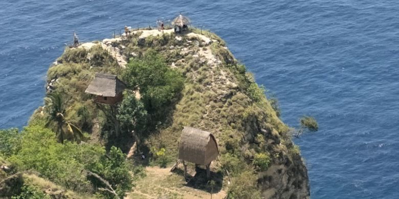 Wisata alam Raja Lima atau Rumah Pohon Molenteng yang terletak di Pejukutan, Nusa Penida, Kabupaten Klungkung, Bali, Minggu (11/11/2018).