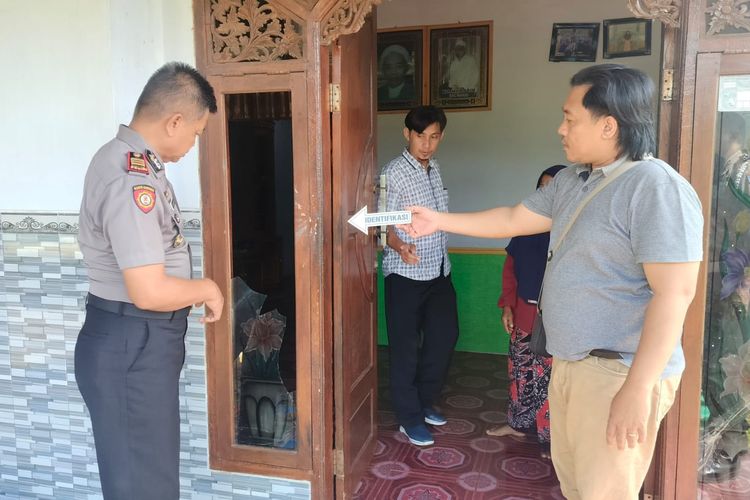 Petani di Pasuruan Lagi Santai Nonton TV di Rumah, Tiba-tiba Dilempar Bom Ikan, Kini Trauma