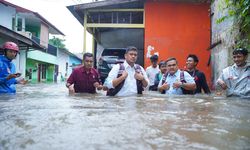 Tinjau Banjir di Medan, Bobby Nasution Instruksikan Berbagai Pihak Bertindak Cepat Bantu Warga