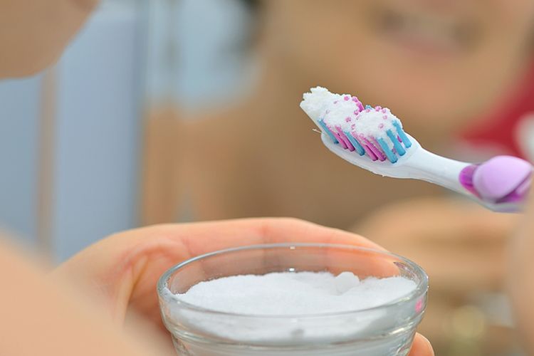 Meskipun tergolong aman, ada beberapa kekurangan dari memutihkan gigi menggunakan baking soda.