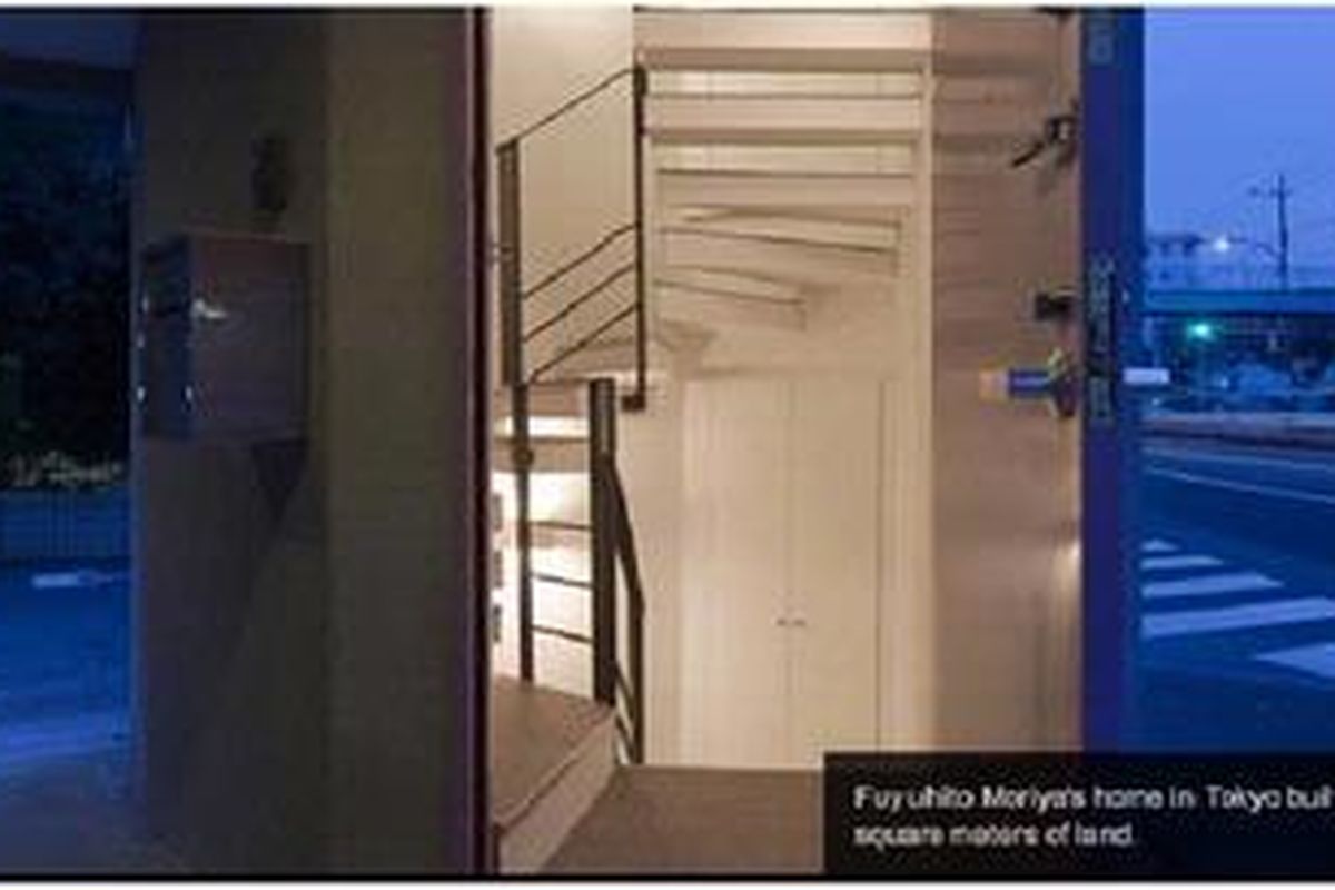 Fuyuhito Moriya, pria berusia 40 tahun, di Jepang ini menempati sebuah rumah berukuran hampir sama dengan sebuah ruang parkir mobil.