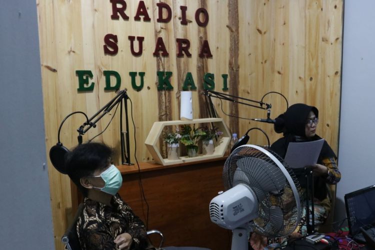 UMY menawarkan pembelajaran saat pandemi dengan meluncurkan radio suara edukasi di SD Muhammadiyah Penggung, Kokap, Kulon Progo, DIY.