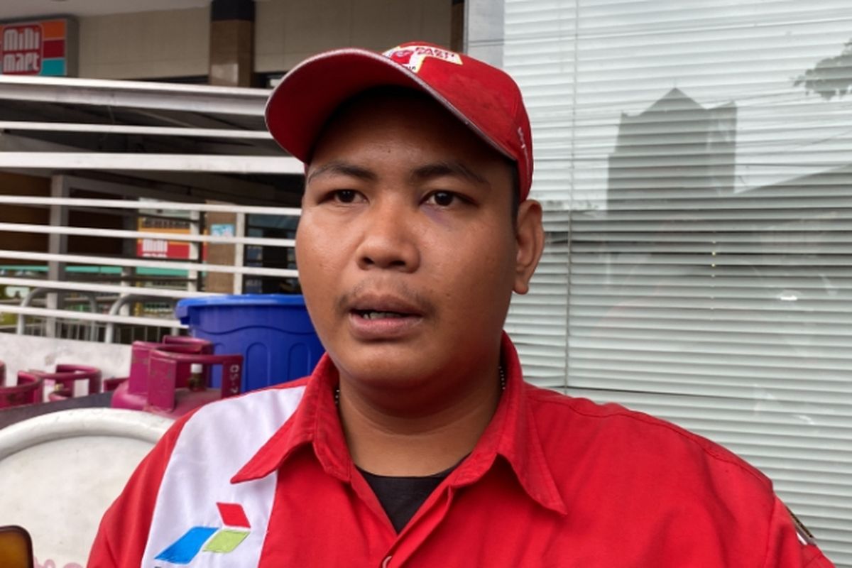 Petugas SPBU korban pengeroyokan, Aziz Muktamarudi, Senin (27/1/2025).
