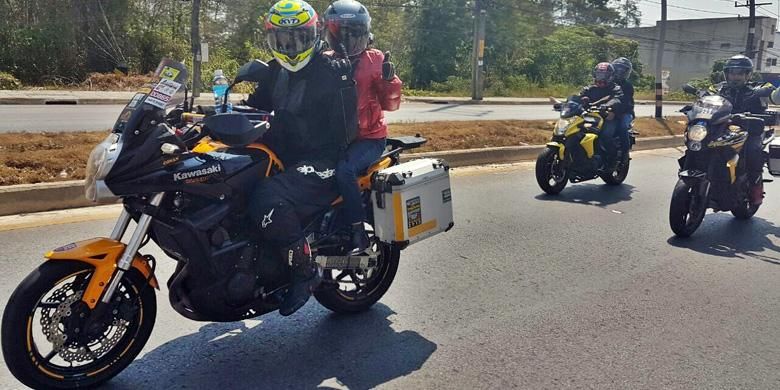 7Corrad Motoride Organizer mengoordinasi para biker yang ingin melakukan perjalanan ke luar negeri.