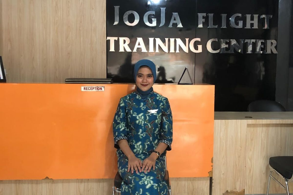Calon pramugari asal Asahan, inisial ADF (19) diduga meninggal dunia dengan kondisi tak wajar saat menjalani kursus penerbangan di Sumatera Flight Education di Komplek Citra Garden, Kecamatan Medan Baru, Kota Medan pada Selasa 1 Oktober 2024. 