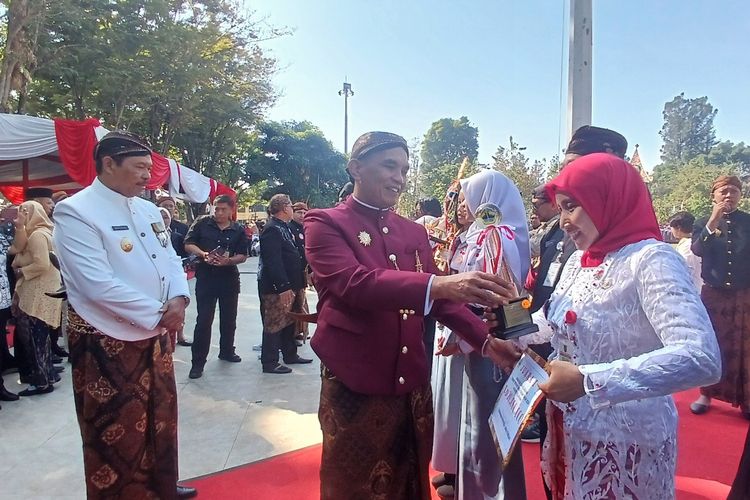 Kelurahan Pudakpayung, Kecamatan Banyumanik, meraih Juara I dalam Lomba Desa dan Kelurahan Tingkat Provinsi Jawa Tengah (Jateng) 2024.
