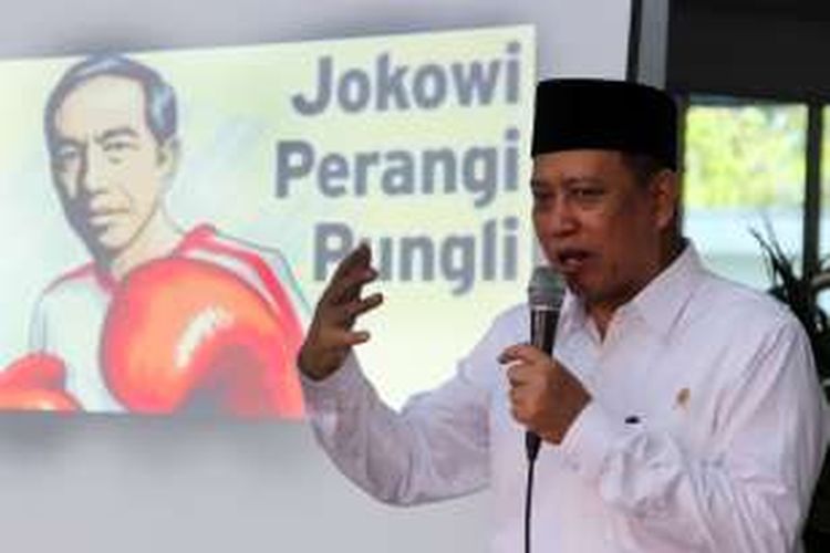 Menristek Dikti, Muhamad Nasir saat meresmikan aplikasi Cegah Pungli di Universitas Negeri Goronatlo. Teknologi ini bisa diunduh di playstore untuk gawai berbasis android