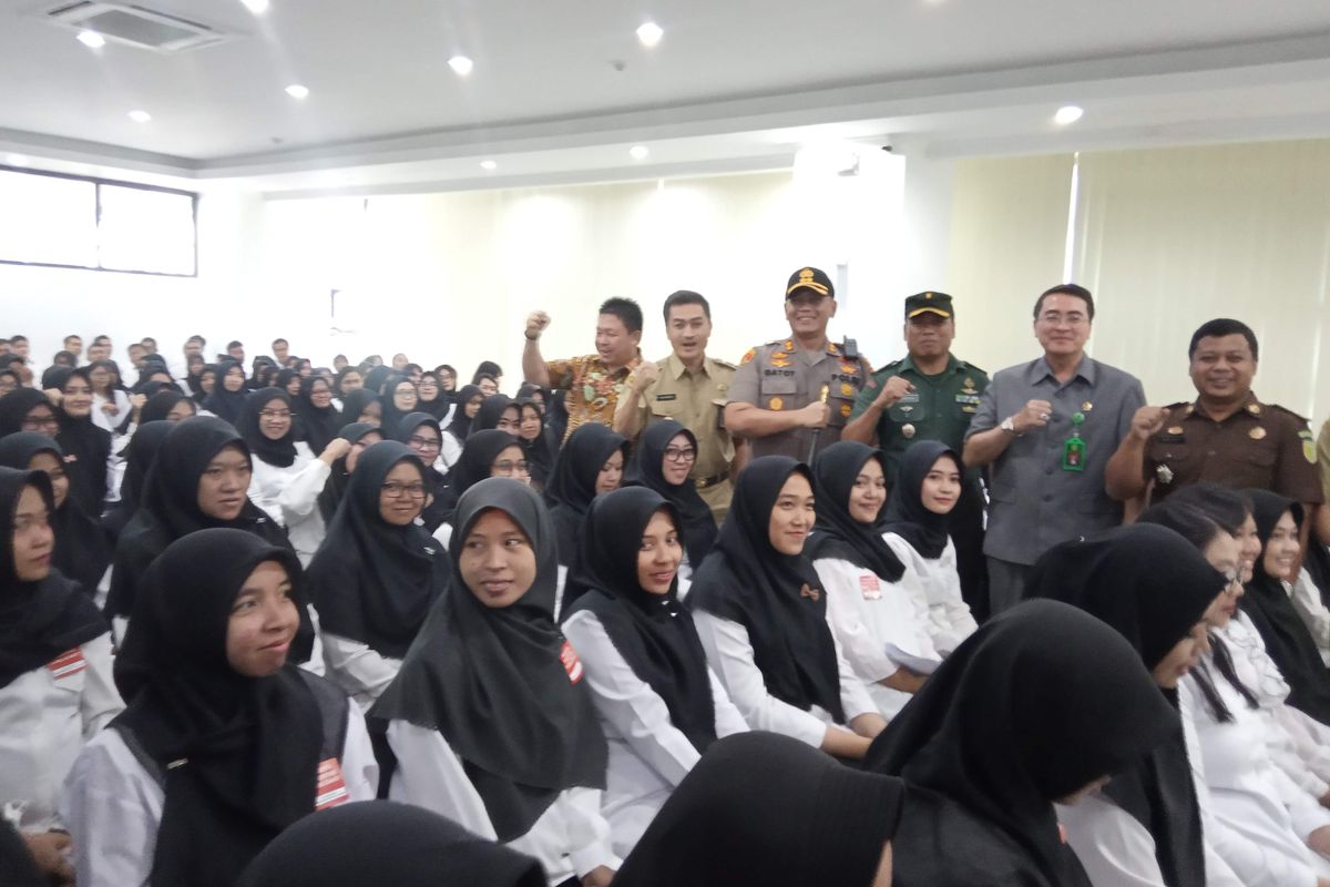 Wali Kota Salatiga Yuliyanto memberi semangat kepada peserta tes CPNS