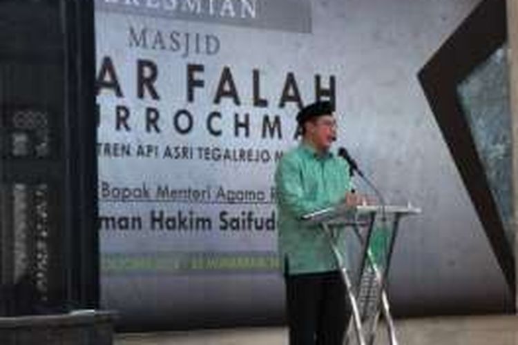 Menteri Agama Lukman Hakim Saefuddin Lukman saat meresmikan Masjid Fajar Falah Darurrochman di Pondok Pesantren API Asri Tegalrejo, Kabupaten Magelang, Jawa Tengah, Rabu (26/10/2016).