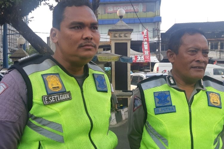 Bripka Eka Setiawan salah seorang petugas kepolisian yang berhasil berhentikan mobil brutal dengan tengkurap di kap mobil saat melintas di Jalan Pasar Minggu Raya, Jakarta Selatan, Senin (16/9/2019)